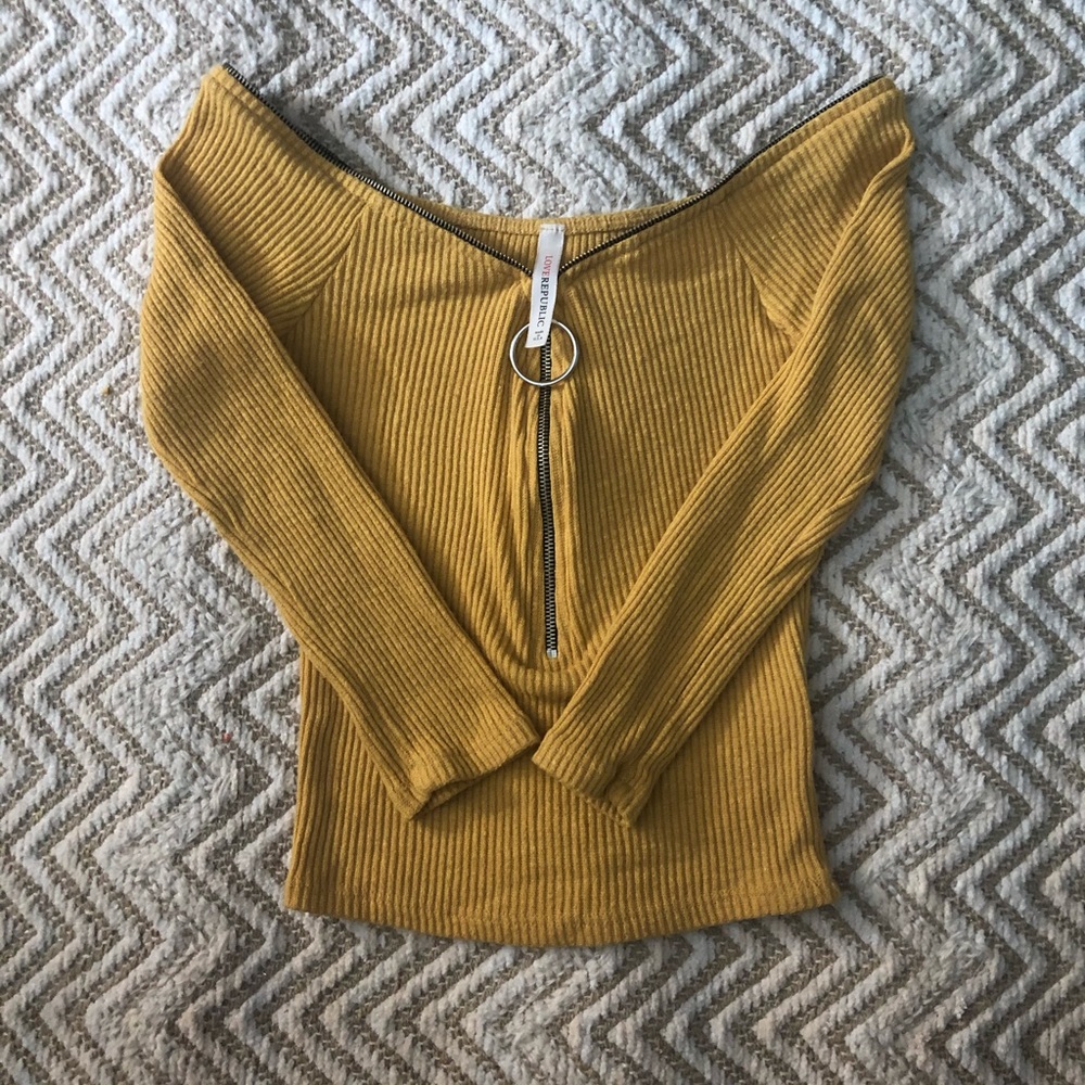 Off shoulder mustard yellow crop top